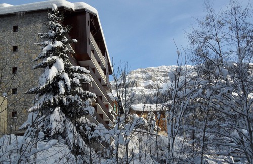 Areches Appartement | Pied des pistes dans résidence avec piscine, appartement avec garage et balcon