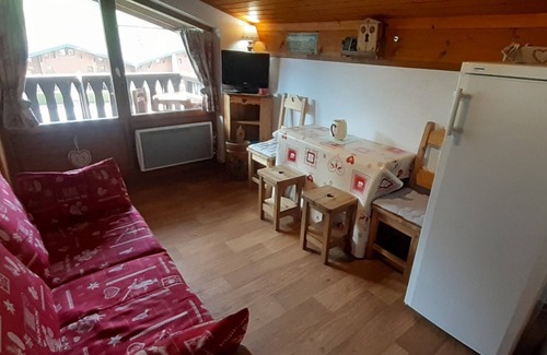 Praz-sur-Arly Appartement | Apartment 4 pers praz sur arly facing south overlooking the slopes near the center