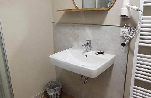 Ziegenhain Appartement | Apartment 4 with 31 sqm, (1,80m bed) Sep. Kitchen / Bathroom