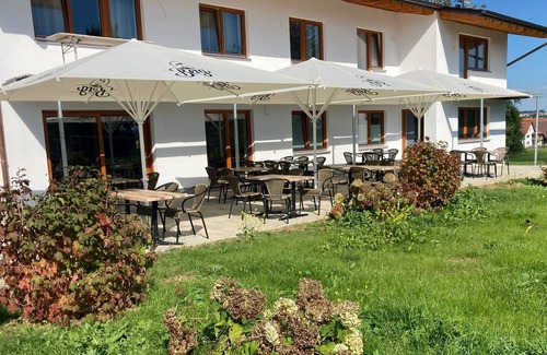 Nerenstetten Appartement | Apartment '4' with Shared Terrace, Shared Garden and Wi-Fi