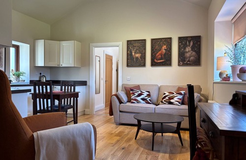 Kylemore Cottage | Apartment 473 - Kylemore - sleeps 2 guests in 1 bedroom