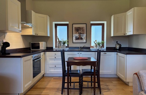 Kylemore Cottage | Apartment 473 - Kylemore - sleeps 2 guests in 1 bedroom