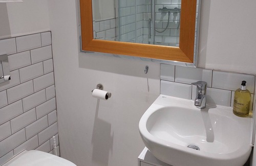 Barrow Gurney Maison | Apartment 5. (20 min walk to Bristol Airport)