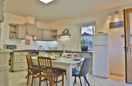 Montriond Appartement | Appartement 5/6 pers 70 m² RDC du chalet Chez Marie, terrasse. 100 m ski bus.