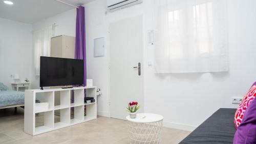 Ciudad Lineal Appartement | Apartment 5 Private complex Parking 4 people