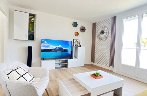 Chateau Appartement | Apartment 65m2 Ground floor, free parking, Near Nantes