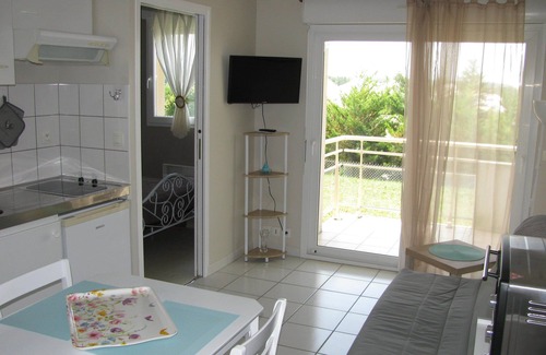 Jonzac Appartement | Appartement à 800 m des thermes 100 m Antilles de JONZAC
