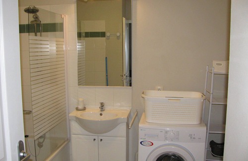 Jonzac Appartement | Appartement à 800 m des thermes 100 m Antilles de JONZAC