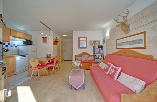 Bagneres-de-Luchon Appartement | Appartement 'A 208 Pics D'Aran' avec vue sur la montagne, piscine partagée et Wi-Fi