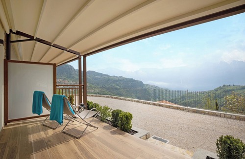 Tremosine Appartement | Appartement 'Agriturismo Hegemone Panorama' avec vue sur les montagnes, terrasse partagée et Wi-Fi
