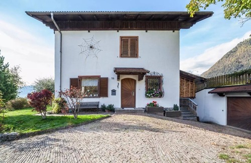 Tirolo Appartement | Appartement 'Adang Ferienwohnung Fernblick' avec vue sur les montagnes, jardin partagé et Wi-Fi.