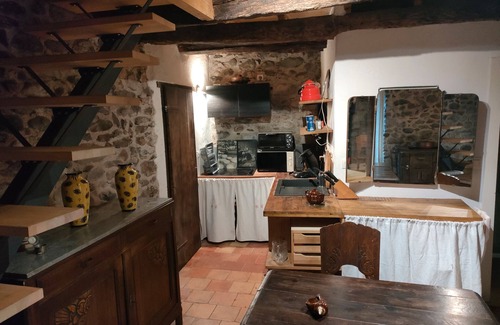 Balagueres Maison | Apartment 'Aile 2 Personnes Maison Ancienne' with Mountain View, Private Terrace and Wi-Fi