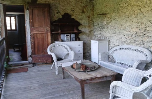 Balagueres Maison | Apartment 'Aile 2 Personnes Maison Ancienne' with Mountain View, Private Terrace and Wi-Fi
