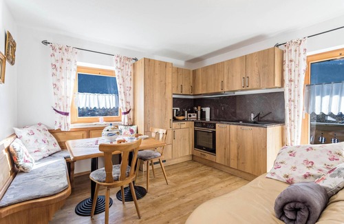 Mittenwald Appartement | Appartement 'Amethyst' près de la remonte-pente avec vue montagne, Wi-Fi et balcon