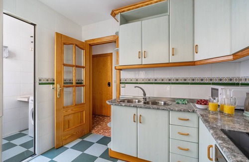 Guejar Sierra Appartement | Apartment 'Amplio En Güejar Sierra' with Mountain View, Wi-Fi and Air Conditioning