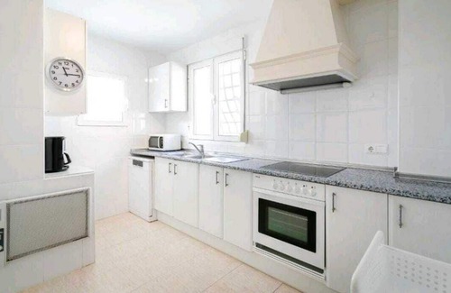 Cala Appartement | Appartement dans immeuble avec garage individuel, situé en bord de plage
