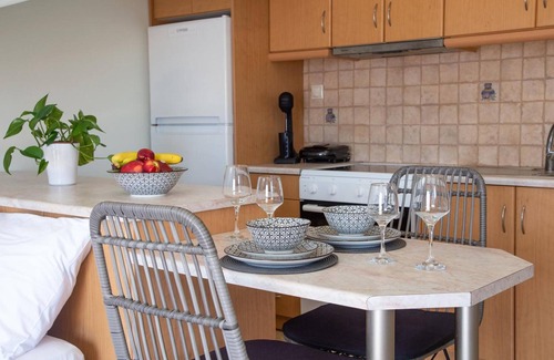 Lixouri Appartement | Apartment 'Anthi's Central' with Sea View, Wi-Fi and Air Conditioning