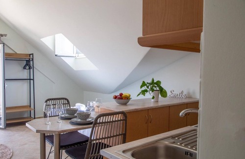 Lixouri Appartement | Apartment 'Anthi's Central' with Sea View, Wi-Fi and Air Conditioning