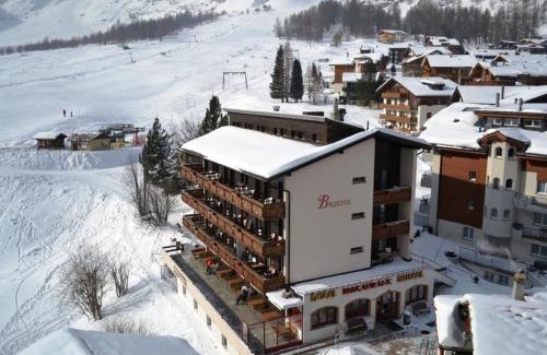 Saas-Fee Appartement | Apartment Apartment Bristolino by Interhome