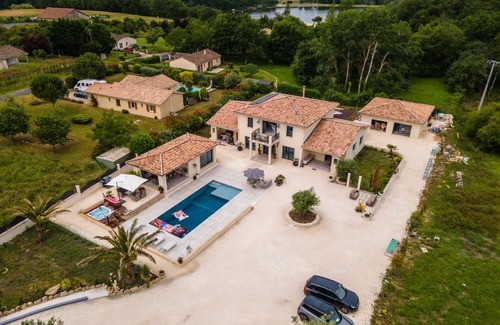 Carsac-de-Gurson Appartement | Appartement 'Carsac 2' avec piscine partagée, terrasse partagée et jardin partagé