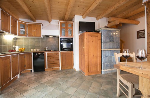 Bellamonte Appartement | Apartment 'Appartamento Tabià In Baita Lor' with Mountain View, Shared Garden and Wi-Fi