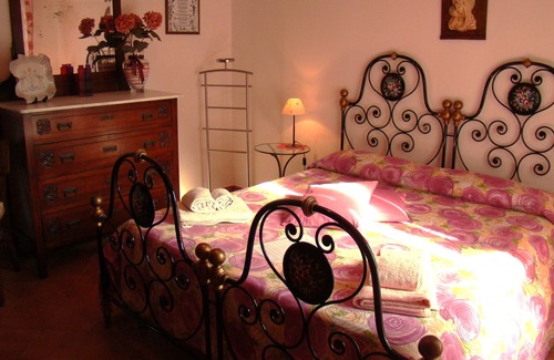 Capoliveri Appartement | Apartment 'Appartamento Zizzolo' with Private Terrace, Private Garden and Wi-Fi