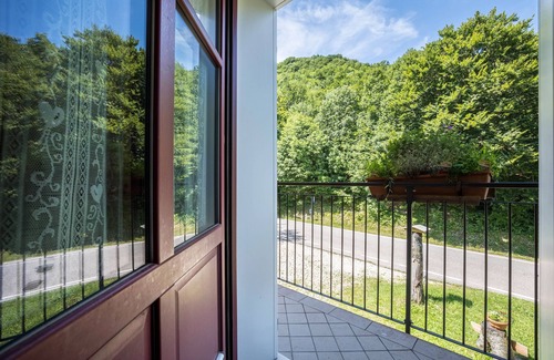 Ala Appartement | Appartement 'Appartamento Del Boscaiolo' avec vue sur la montagne, jardin partagé et balcon