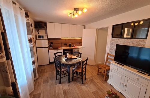 Bielle Appartement | Apartment 'Appartement 2 Chambres Valle Ossau' with Mountain View, Shared Pool and Wi-Fi