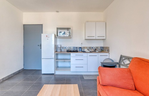 Poussan Appartement | Appartement 'Appartement 4 Personnes' avec jardin partagé et balcon