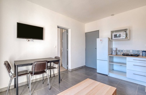 Poussan Appartement | Appartement 'Appartement 4 Personnes' avec jardin partagé et balcon