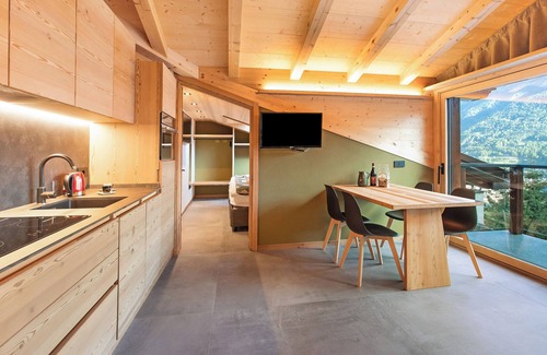 Valdisotto Appartement | Appartement "Aria di Casa Reit" avec vue sur les montagnes, jardin partagé et Wi-Fi.