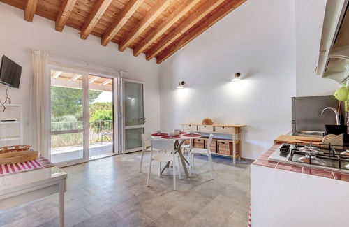 Madonna delle Grazie Appartement | Apartment 'Artistica 6' with Sea View, Shared Terrace and Air Conditioning