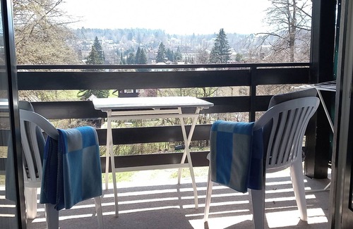 Velden am Worther See Appartement | Apartment 'Haus Melanie - Fewo 5' with Mountain View, Shared Garden and Wi-Fi