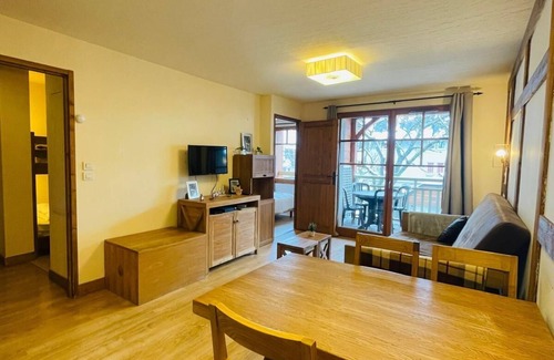 Saint-Lary-Soulan Appartement | Apartment Balcony With Indoor Swimming Pool Sauna Hammam Village Center