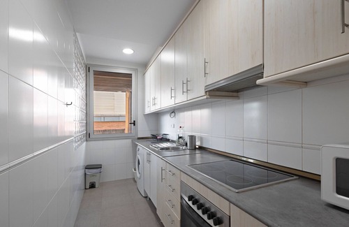 Pedralbes Appartement | Appartement 'Balcón De Barcelona' avec vue sur les montagnes, terrasse privée et Wi-Fi