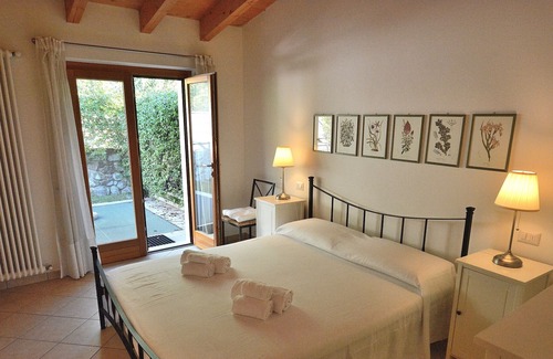 Albisano Appartement | Apartment Bardino with Pool and Lake View