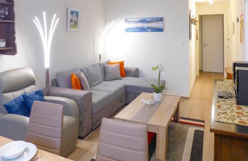 Randogne Appartement | Apartment Barzettes-Vacances 553 - Entrée N- 14 by Interhome