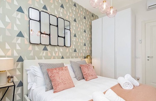 Pisa Appartement | Apartment 'Bau - Luxury BnB - SleepWithMe' with Balcony, Wi-Fi and Air Conditioning