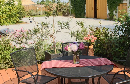 Meissen Appartement | Appartement "Bauernstube" avec piscine et sauna sur une cour restaurée de 3 côtés