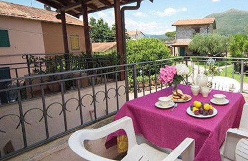Campochiesa Appartement | Appartement 'Begonia' avec piscine partagée, jardin partagé et Wi-Fi