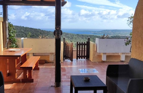 Cugnana Verde Appartement | Apartment 'Bella Vista 2' with Sea View, Wi-Fi and Air Conditioning