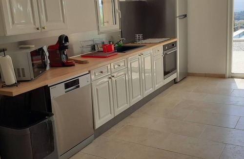 Lauris Appartement | Apartment below a villa in a village in the heart of the Luberon