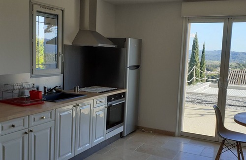 Lauris Appartement | Apartment below a villa in a village in the heart of the Luberon