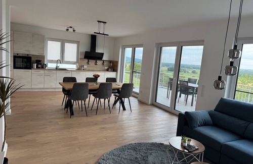 Wolpinghausen Appartement | Apartment 'Berg' with Lake View, Private Terrace and Wi-Fi