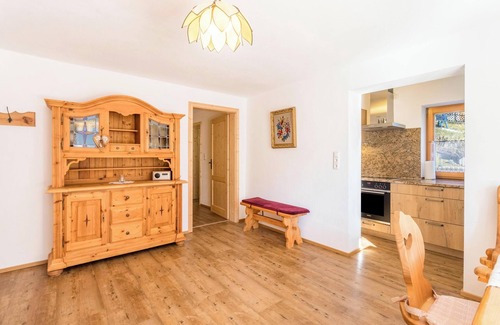 Mittenwald Appartement | Appartement "Bernstein" près de la remonte-pente avec vue montagne, Wi-Fi, balcon et terrasse