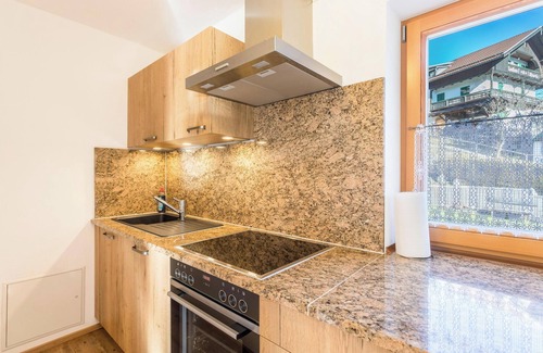 Mittenwald Appartement | Appartement "Bernstein" près de la remonte-pente avec vue montagne, Wi-Fi, balcon et terrasse
