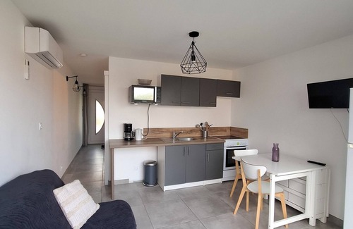 Poussan Appartement | Apartment between land and sea, cosy and comfortable accommodation.