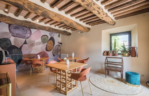 La Cetina Appartement | Appartement 'Brotes Appartamento Mandorlo' avec piscine partagée, Wi-Fi et climatisation.