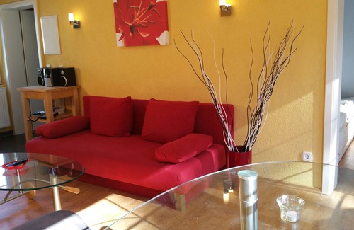 Joachimsthal Appartement | Apartment 'Bungalow Rot M1 Schlafzimmer' with Private Terrace, Shared Garden and Wi-Fi
