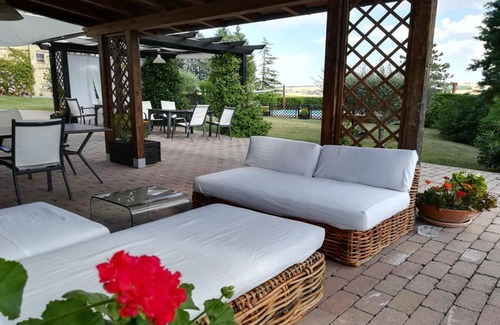 Cingoli Villa | Maison de campagne spacieuse avec piscine